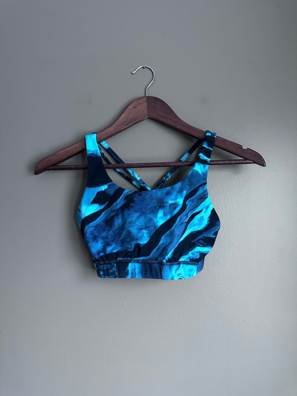 Lululemon Energy Sports Bra – Blue Marble (Size 6)